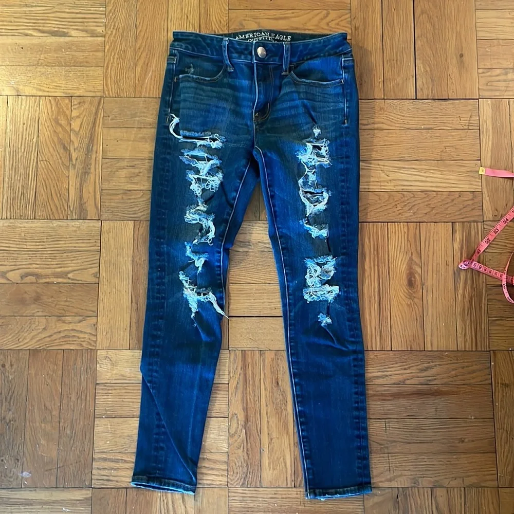 American Eagle Ripped Skinny Jeans - Picture 2 of 3